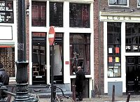 Amsterdam_red_light1.jpg (11846 bytes)